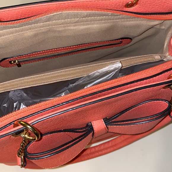 2 in 1 Purse. Coral with Bow. Gold Hardware. Straps included. Ruby Collection. - Picture 6 of 10